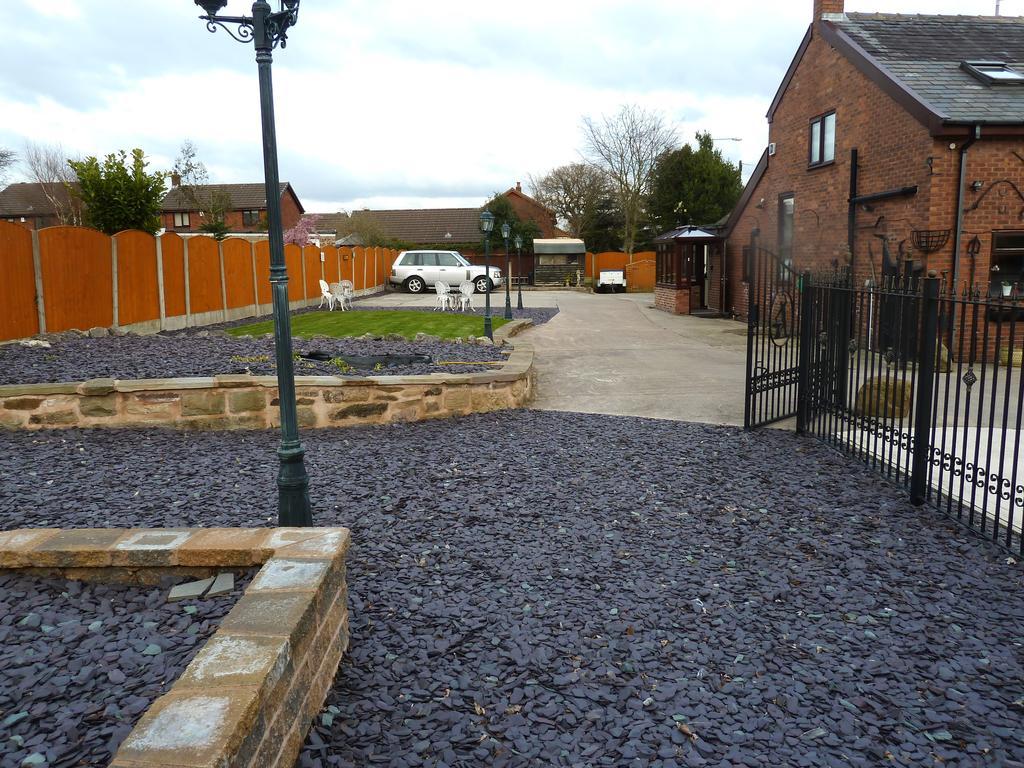 Smithy Lodge Guest House Leyland Exterior foto